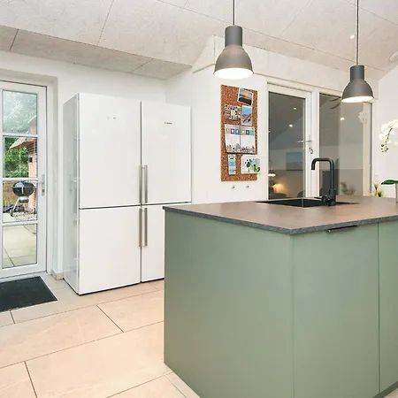 Luxury Pool House Near Sea - By Traum Semesterbostad