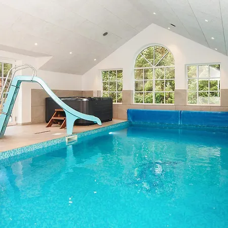 Luxury Pool House Near Sea - By Traum Semesterbostad *